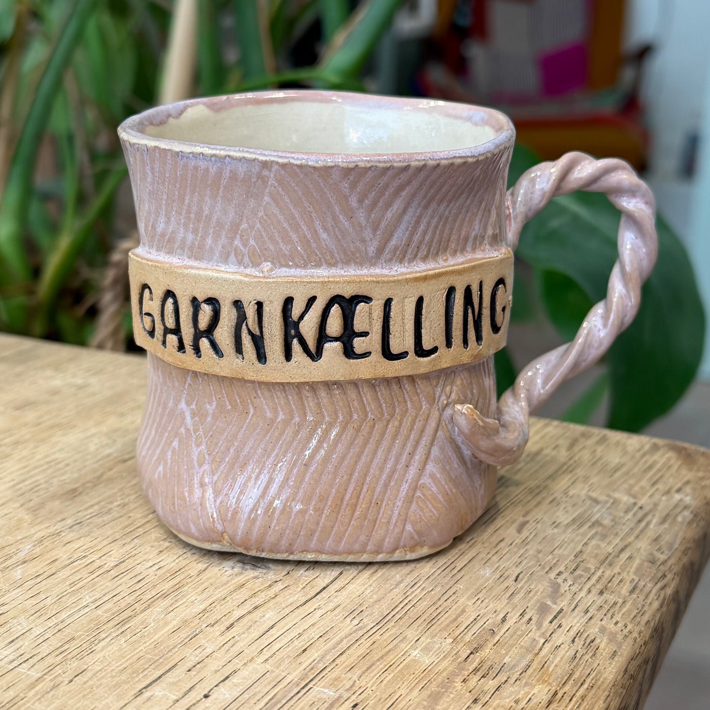 Garn krus med tekst; GARNKÆLLING, nr. 1