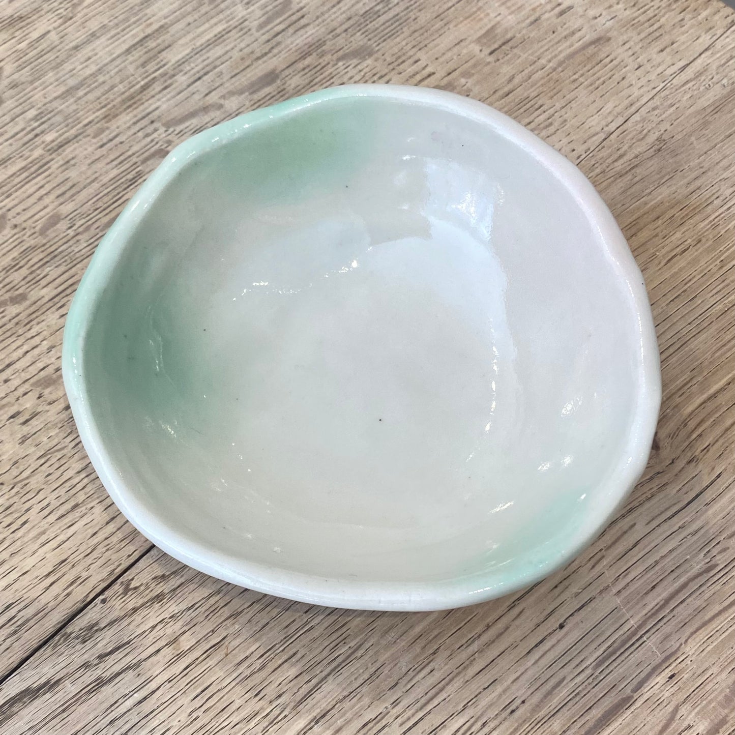 Håndformet skål, pastelfarve, nr 2