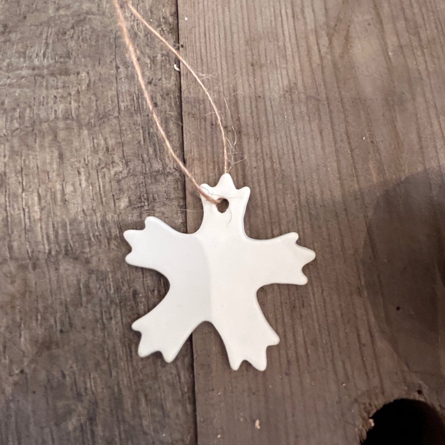 Snefnug, ophæng i porcelæn