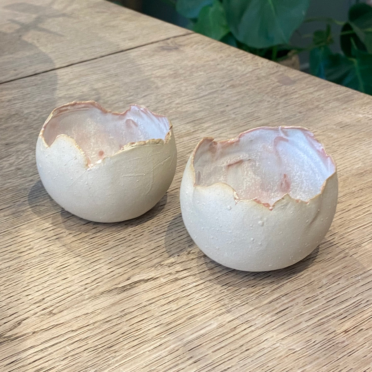 Lysskåler med rosa glasur
