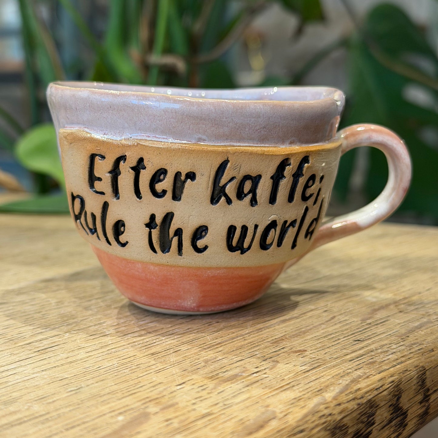 Håndlavet kop med tekst; Efter kaffe; Rule the world