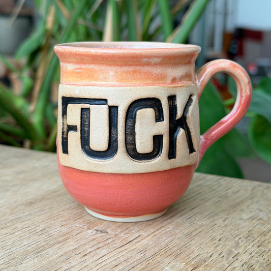 Håndlavet kop med tekst; FUCK, nr 1