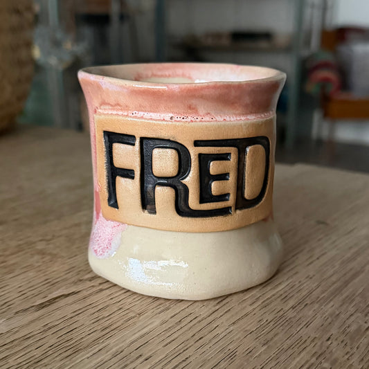 Håndformet krus, FRED, nr 1
