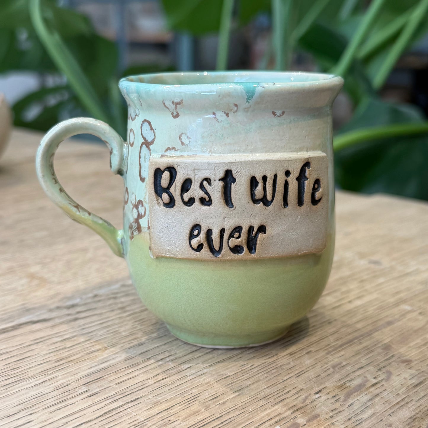 Håndlavet kop med tekst; Best wife ever, lys grøn